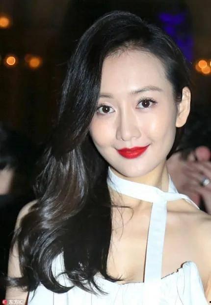 国产闷骚型美女图片视频,镜头下的风情万种